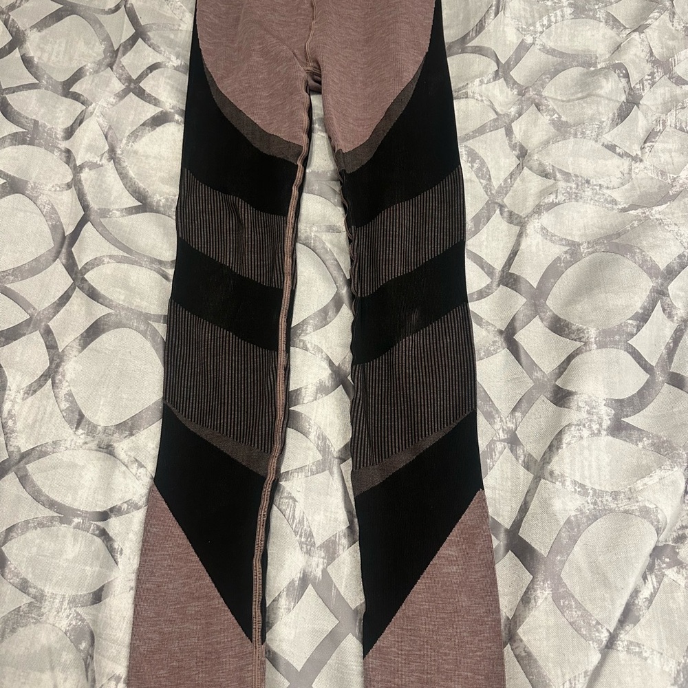 ALO Stylish Black and Brown Leggings